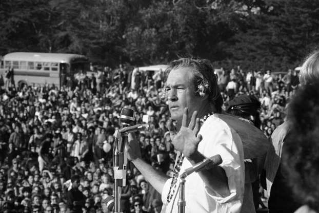 TammiMinoski's tweet photo. #OTD 1967: A prelude to the Summer of Love, 20,000 youth gathered in Golden Gate State Park for the first #HumanBeIn, celebrating the #counterculture and bringing the #hippie experience into the American mainstream.
https://t.co/cSNZlNkPeB #USHistory #TimothyLeary #1960s https://t.co/DEkLP5qc7y