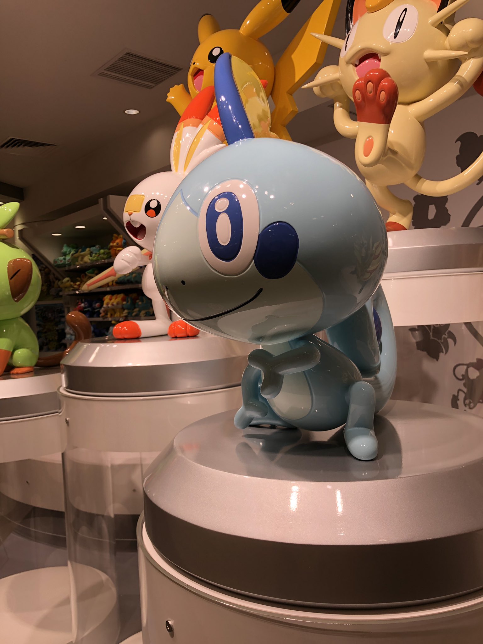 Twitter 上的 紺 ポケモンセンター大阪 オブジェの迫力すごい ショッパーが既にかわいい T Co Jmovicydhb Twitter