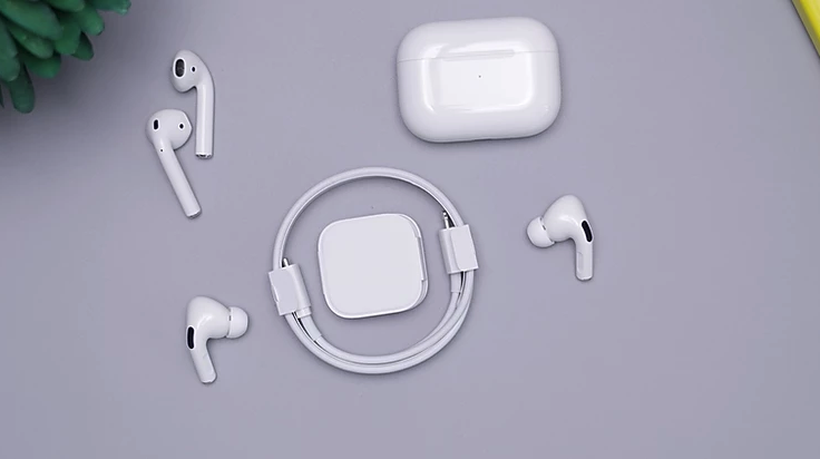 DealSwyper's tweet photo. 🎧 If you're still on the fence about the latest Apple Airpods, we have a new 2020 review for your enjoyment. Blog link in bio! 🤓 https://t.co/moKiPzuGl8
