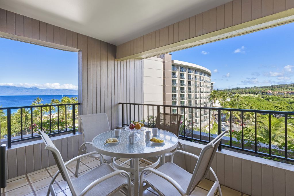 mauibeachfront1's tweet photo. Treat yourself to a Maui vacation! We've begun to offer you some spectacular specials during this prime winter season. 
Ka'anapali Ali'i #282
We're offering a low $499 rate on this lovely condo in Ka'anapli. Valid 02/26-03/18! 
More info at https://t.co/2JFcLY40dp https://t.co/l8u9lB103G