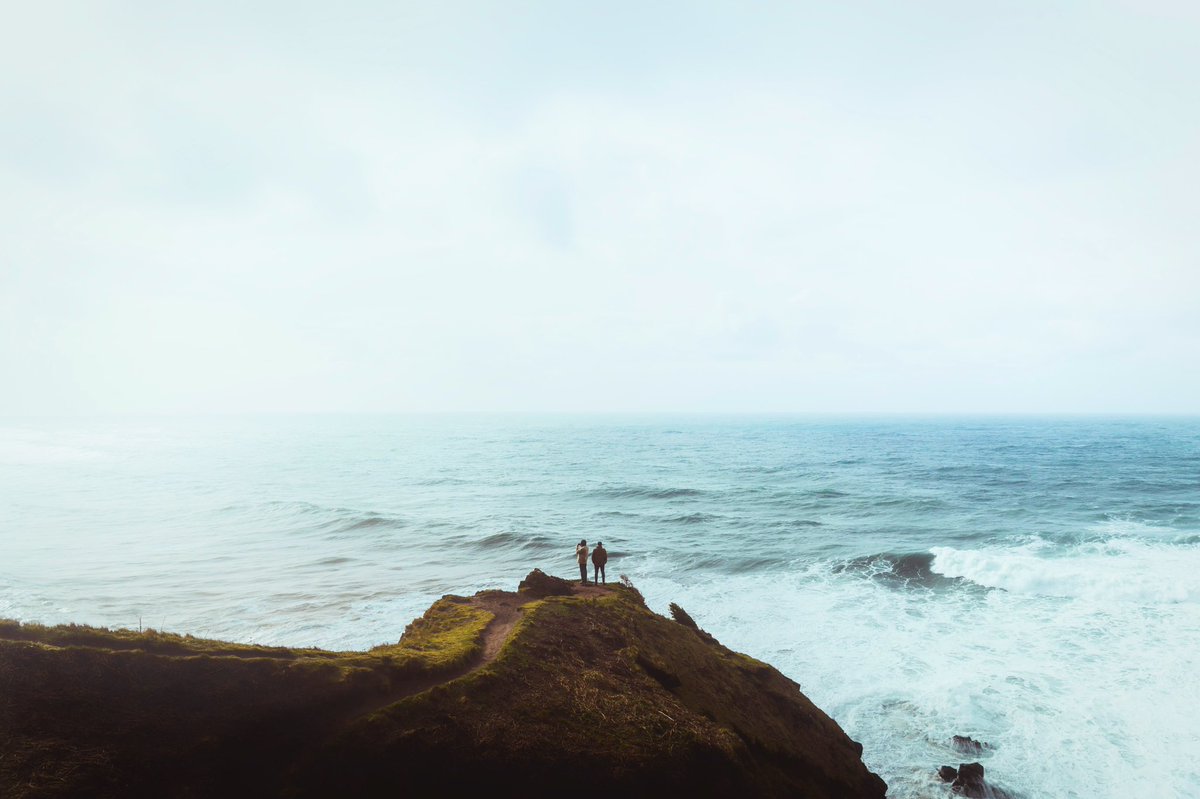 alexxhinson's tweet photo. exploring the cliffs of the pacific https://t.co/BFKwNaBbqN