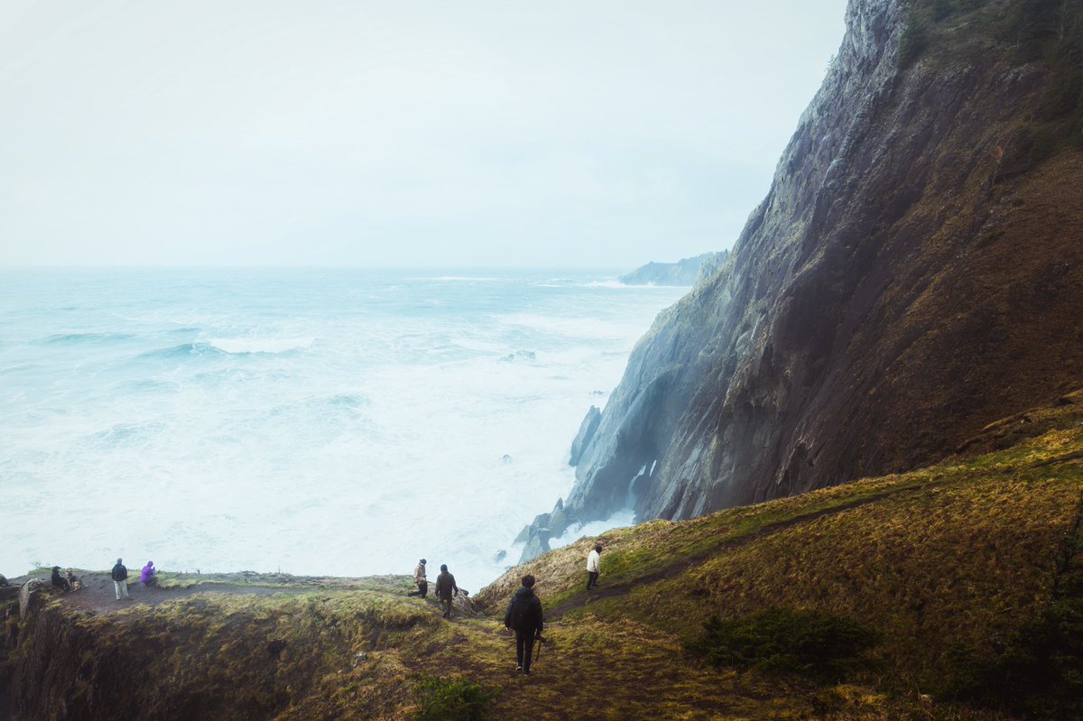 alexxhinson's tweet photo. exploring the cliffs of the pacific https://t.co/BFKwNaBbqN
