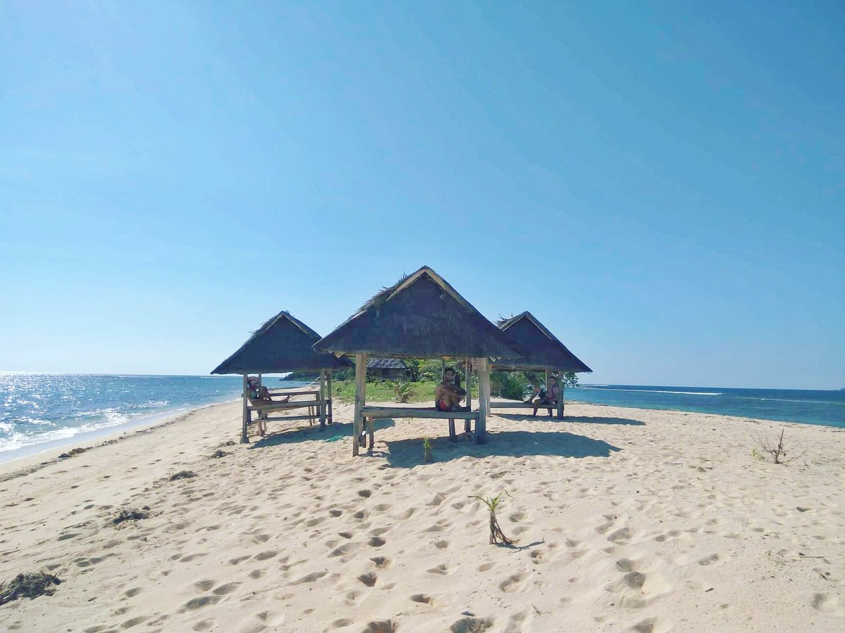 KawilTours's tweet photo. Feels like a dream but it's not! Island overnight trips and expeditions allow travellers to reach far-flung destinations without having to worry about the long boat trip back to the town. https://t.co/wE764pOXax