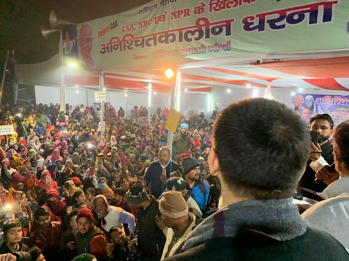 DawoodNadaf10's tweet photo. बिहार !
तेजस्वी यादव गया ज़िला के शांति बाग में #CAA_NRC_NPR जैसे संविधान विरोधी काले क़ानून के खिलाफ 18 दिन से चल रहे अनिश्चितकालीन धरने को संबोधित करते हुए ! #CAA_NRC_Protests 
#हर_शहर_शाहीन_बाग
#हर_शहर_शाहीन_बाग
#हर_शहर_शाहीन_बाग
https://t.co/87AWJiBUwo https://t.co/zuLbtoUEOR