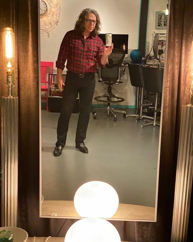 I like the formality of wool over flannel. Now altogether, “I’m a lumberjack and I’m ok...” Sort of, but not really. instagram.com/p/B7U0UDCpQay/
