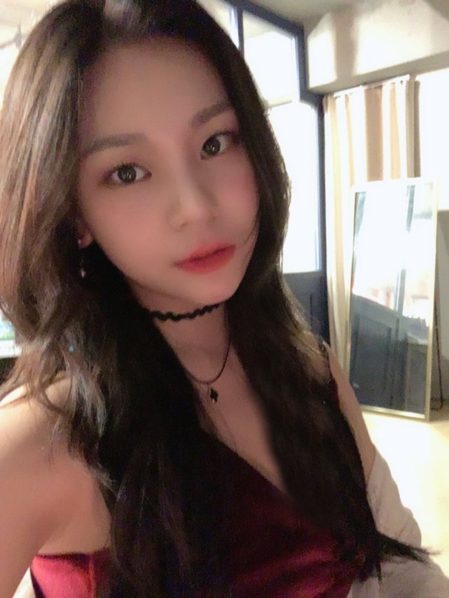 UmnhaP's tweet photo. Umji
Weverse 🥺❤️ https://t.co/gVie5dFQ1i