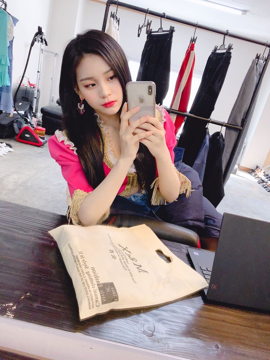 UmnhaP's tweet photo. Umji
Post in Weverse 😍 https://t.co/hZlPmLwTnZ