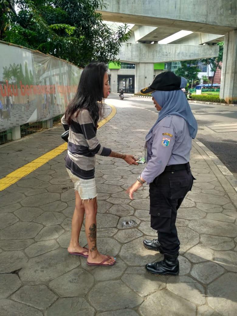 satgasp3s's tweet photo. @satgasp3s JS Posko CSW menyelamatkan seorang Dismen disekitar blok.m ,selanjutnya diteruskan ke @trc_js untuk dirujuk kepanti sosial @DinsosDKI1 @an_sori1975 https://t.co/luSDQrXUMv