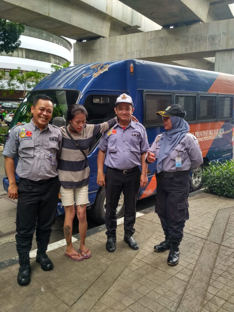 satgasp3s's tweet photo. @satgasp3s JS Posko CSW menyelamatkan seorang Dismen disekitar blok.m ,selanjutnya diteruskan ke @trc_js untuk dirujuk kepanti sosial @DinsosDKI1 @an_sori1975 https://t.co/luSDQrXUMv