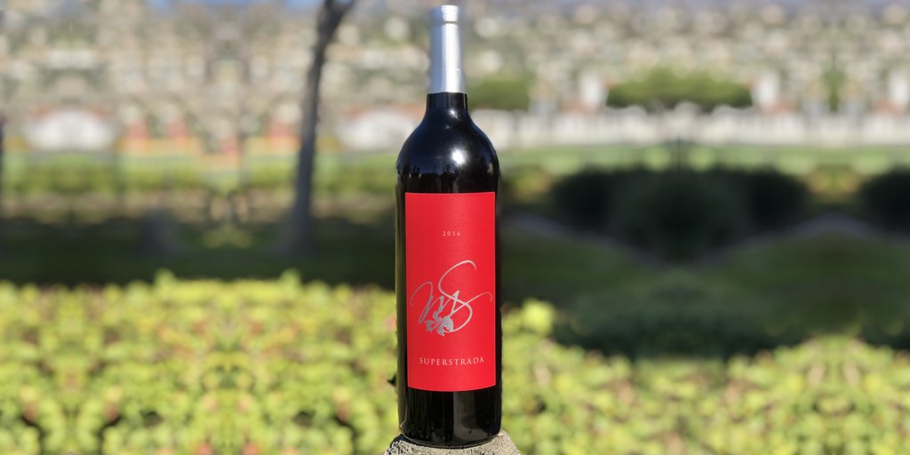 Our Superstrada is a perfect blend of Sangiovese and Cabernet Sauvignon that a Vivino reviewer rated 4 stars, saying it's a "nice dry full bodied wine to go with grilled steak!" Get yours at mastroscheidt.com/shop/superstra…
#healdsburg #napa #napawine #sonoma #sonomacounty