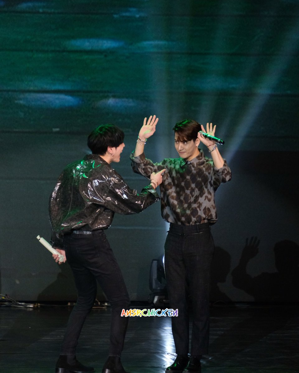 ANSRCHICKEN's tweet photo. 😆😆
#yugyeom #jackson
#jackyug
#GOT7 https://t.co/EcJb0ZfvDG