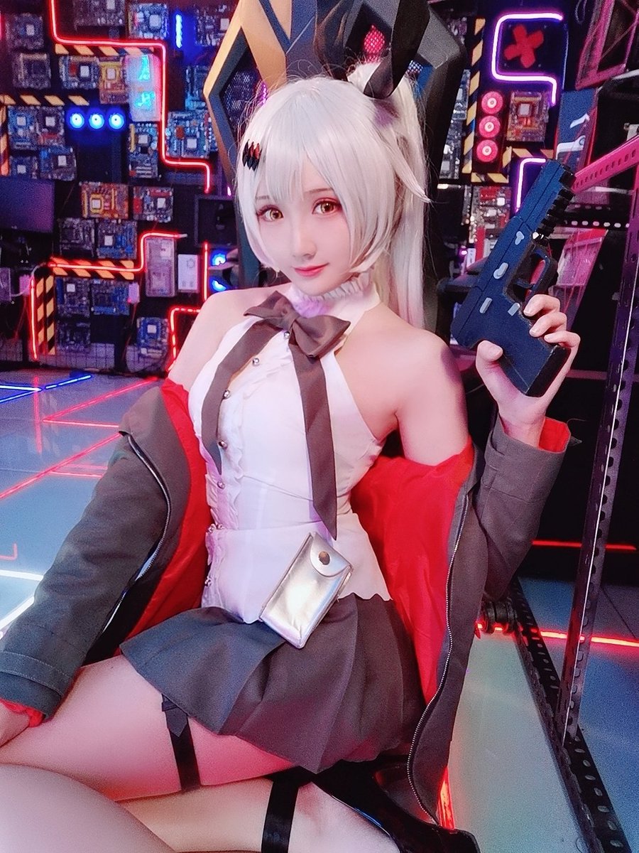 #ドールズフロントライン
Five-seveN cosplay
昨天拍摄了57！十分喜欢她的滑稽牌 https://t.co/1CQHbhJFl8