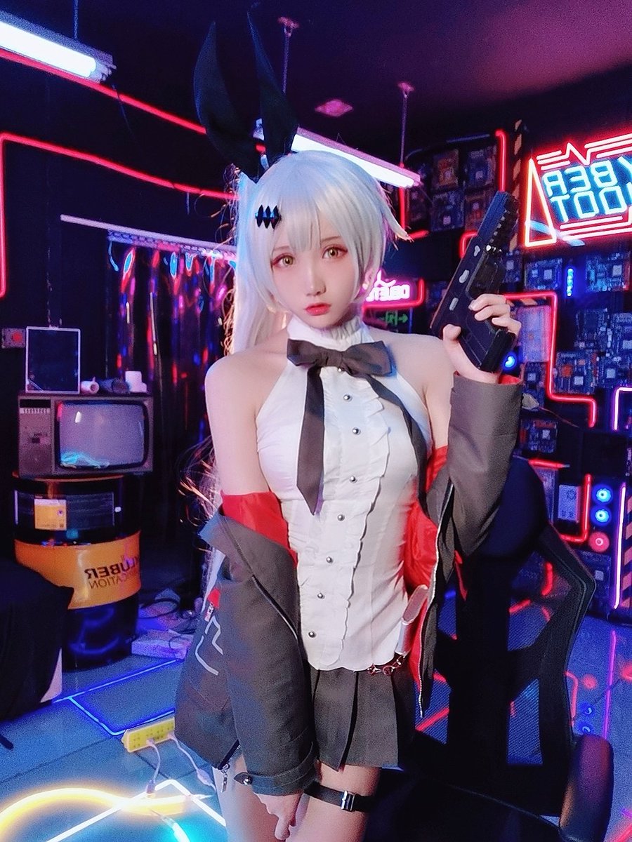 #ドールズフロントライン
Five-seveN cosplay
昨天拍摄了57！十分喜欢她的滑稽牌 https://t.co/1CQHbhJFl8