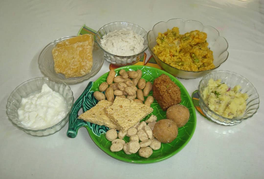 Prantara1778's tweet image. #Sankranthi2020 
#Pongal2020 
#FromMeToYou 
#PranusCorner 
#WonderfulWednesday 

Let&apos;s 👇😋🤩