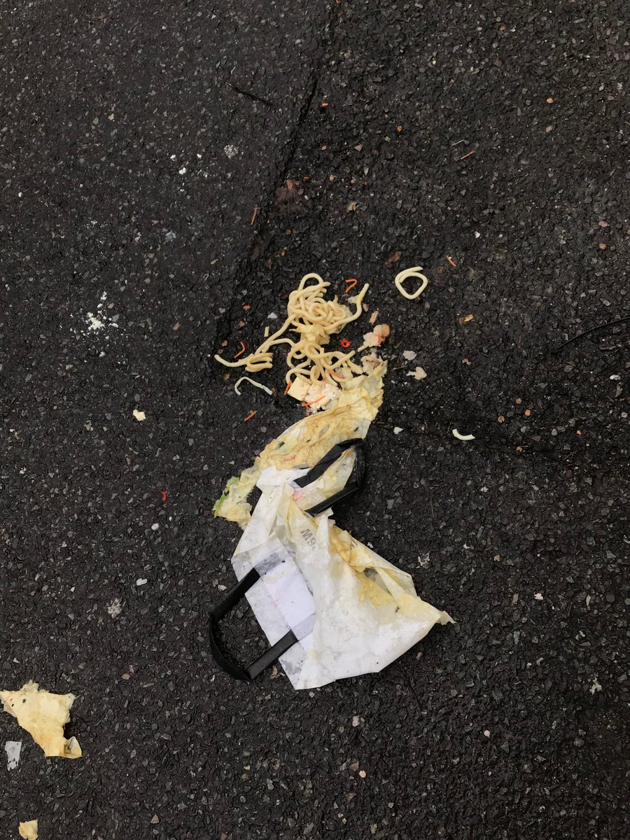 IndiaLPhillips's tweet photo. @Deliveroo @DeliverooHelp Ohh so that's where the rest of it went... Can't believe you still served this to me! Disgusting🤮 @Deliveroo #FastFoodComplaints #DeliverooReigate @DeliverooHelp #WagamamaReigate #ReigateNews https://t.co/rVwJ16VfCj