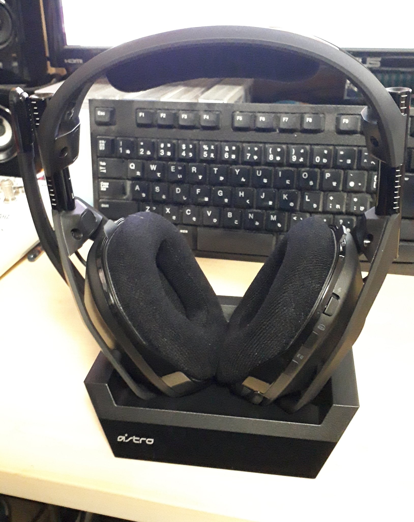 冬の夏目 ゆっくり実況者 たまにv على تويتر Logicoolg 様よりa50 ワイヤレス Basestationを提供していただきました ありがとうございます ワイヤレスなので自由に動けるし眼鏡をかけてても痛くない着け心地でゲームに集中出来ます