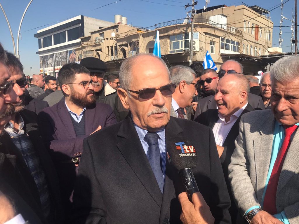 الرئيس الفخري للجبهة التركمانية العراقية مع شعبه في الوقفة أمام مديرية تربية #كركوك ضد التهميش الحاصل والفساد والإقصاء في تعيين شباب #التركمان لدى المديرية.