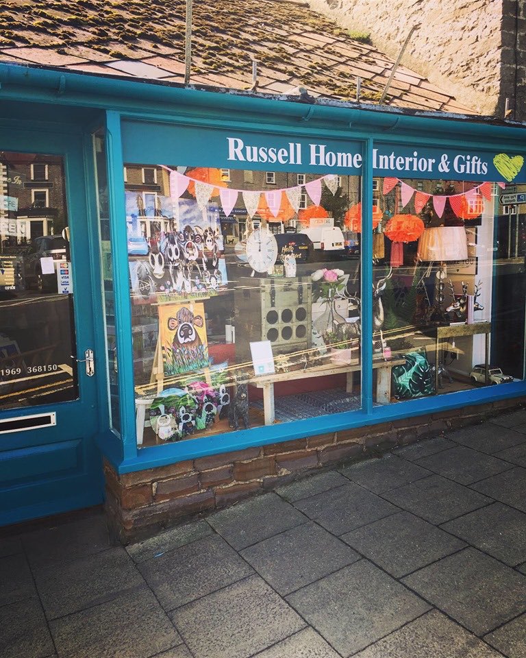 Been working on a couple of bespoke Signs for delivery on Friday, for the lovely Hannah, owner of @RussellHome_ A gorgeous little gift shop in #Leyburn. 
Looking forward to supplying more of my handmade Signs in the future. 😊
#Shoplocal #yorkshiredales #handcraftedsigns