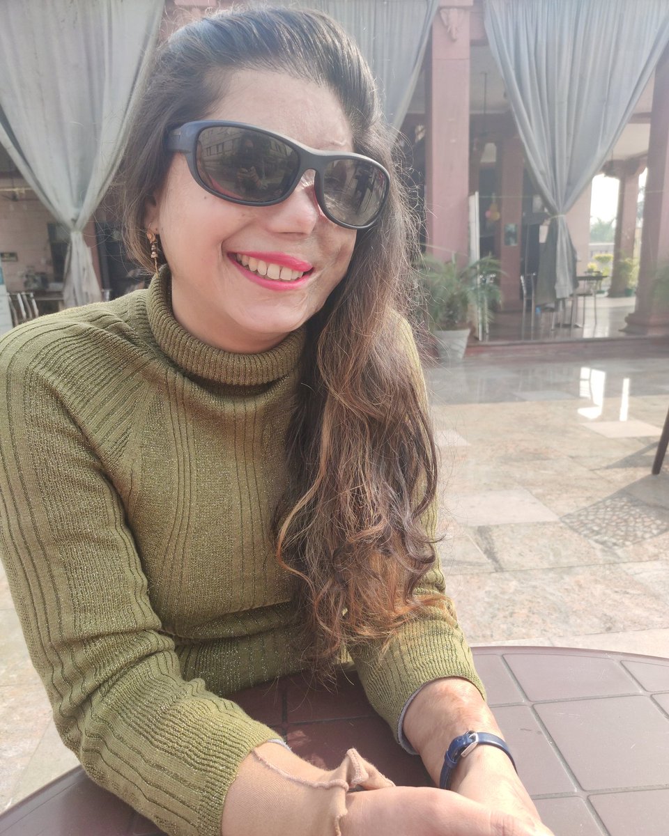 My beauty is my smile ♥️♥️♥️
- Farah 
#Womenempowerment #acidattacksurvivors #acidattack #motivation #confidence #strength #sheroes #Chhanvfoundation 
#Inspiration #women #hope #stopacidattacks #selfconfidence #growth  
To support : milaap.org/fundraisers/re…

#Rebuildsheroes