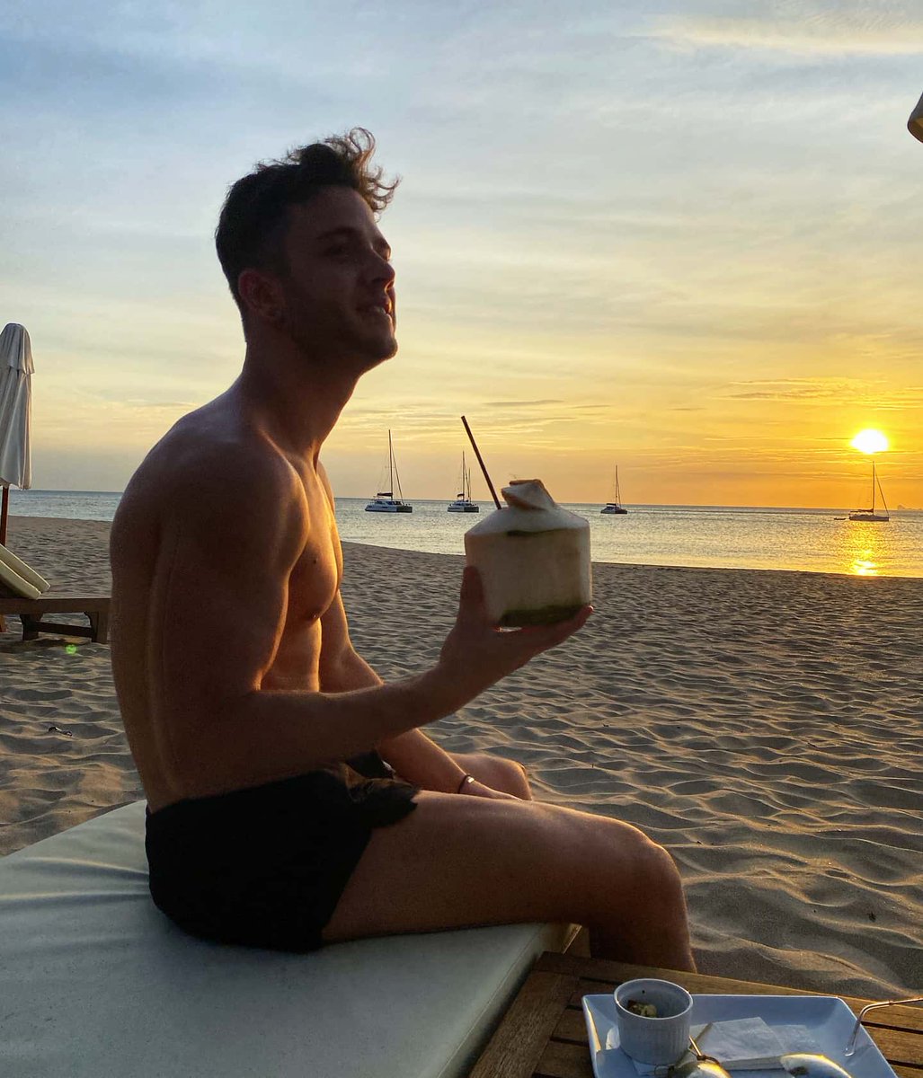 haenni__luca's tweet photo. Hey guys i wish you a nice Day🌴 https://t.co/us7C76IGbL