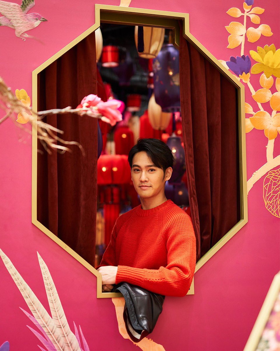 Lunar New Year has always been special to me! Since studying and filming abroad for so many years I really treasure family time. With a sky full of lanterns, this is the perfect place to take photos with your family and loved ones!

#PPCNY #LetYourLightShine #PacificPlace