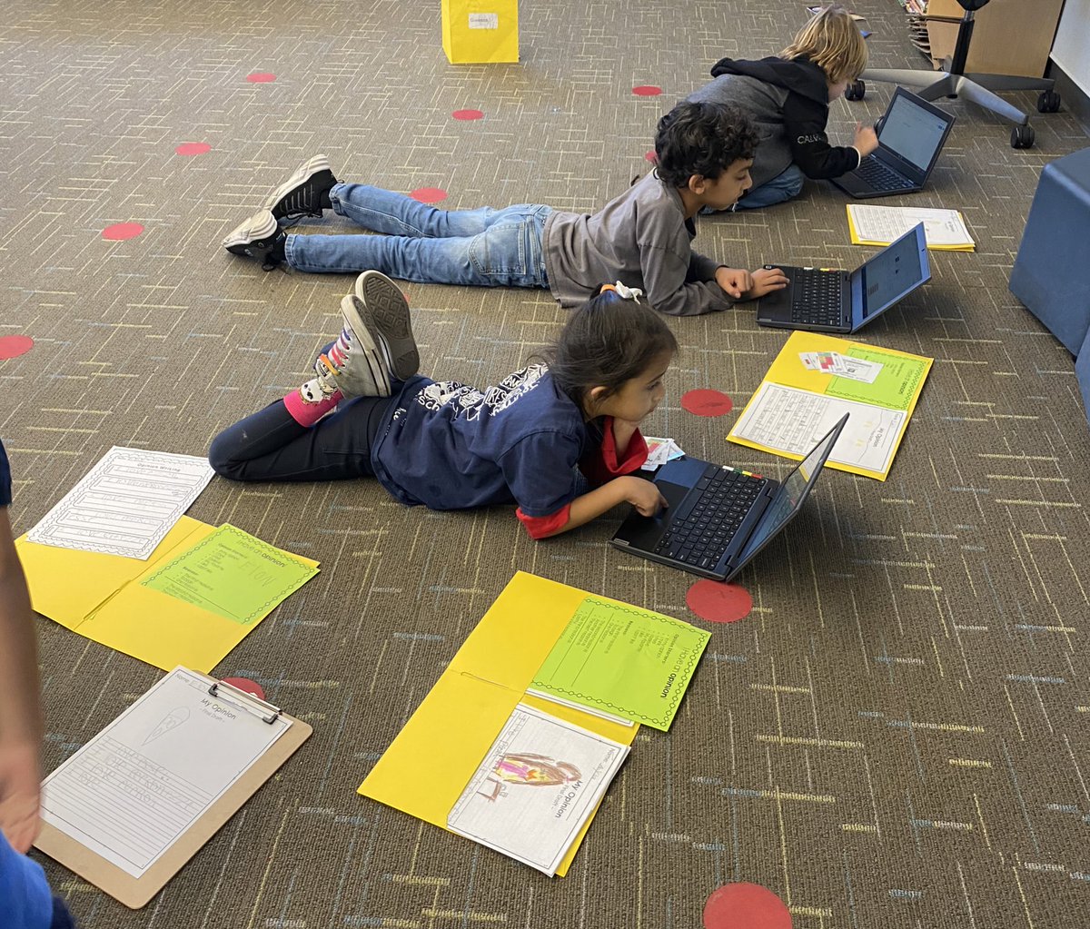 MrsKatieSanchez's tweet image. Writer’s Workshop in action! It’s messy, creative, focused, and fun. #WCSJoyfulLearning #WCSPerseverance