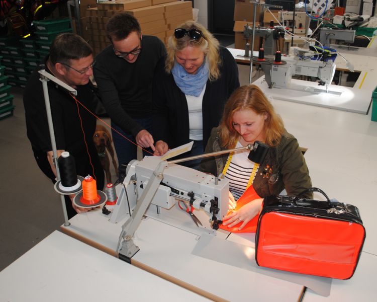 digitalinnrw's tweet photo. Auch Start-Ups werden im Zuge der #Digitalisierung aufgefordert ihre #Prozesse zu verändern. Becatex hat es bereits geschafft, gemeinsam mit #digitalinNRW wurde die digitale Nähmaschine eingeführt. Mehr dazu erfahren Sie hier: https://t.co/Vmuen3vHAB #bestpracticethursday https://t.co/lHjd7QU5l2
