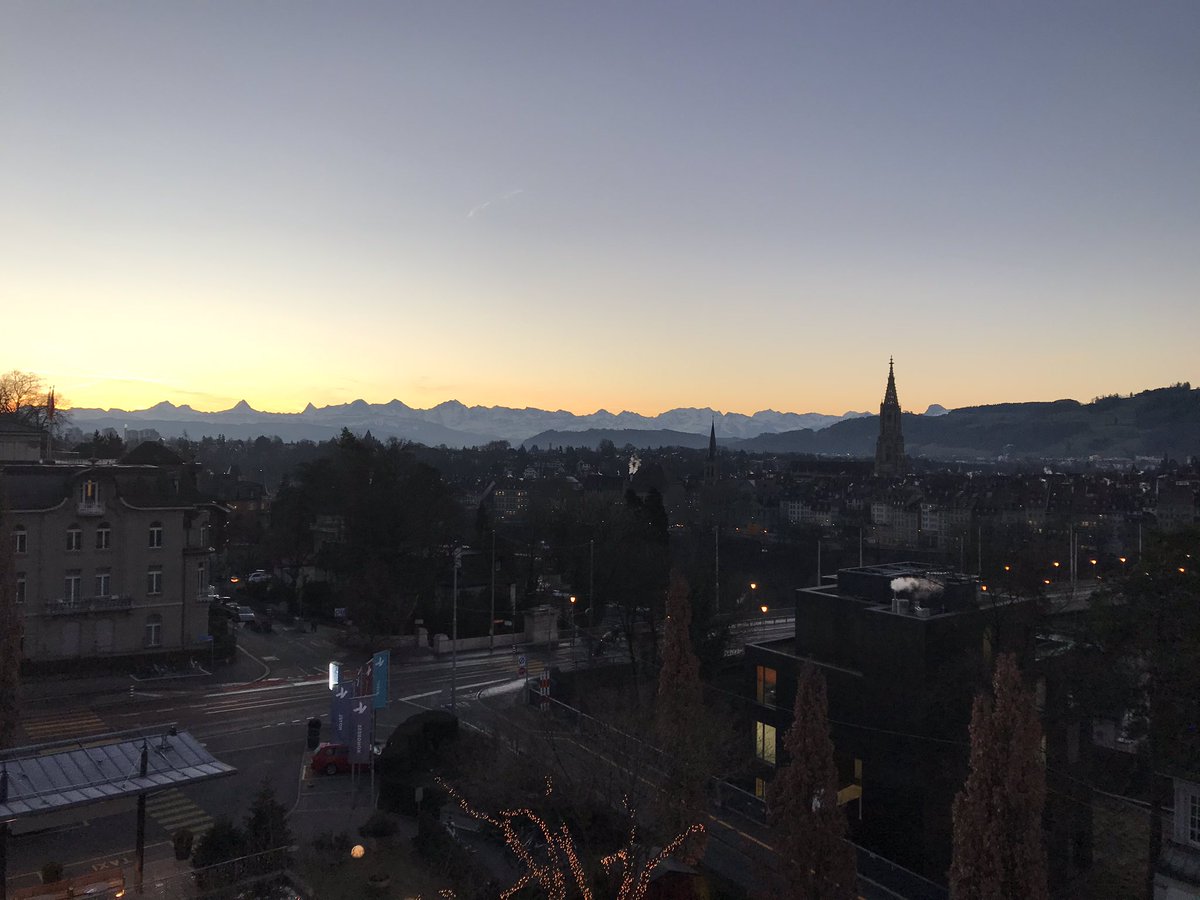 FelixSchneuwly's tweet photo. Bern erwacht zum Swiss Healthcare Day #shcd: https://t.co/KWhQ7YCRBB https://t.co/jHpEIqwh9p