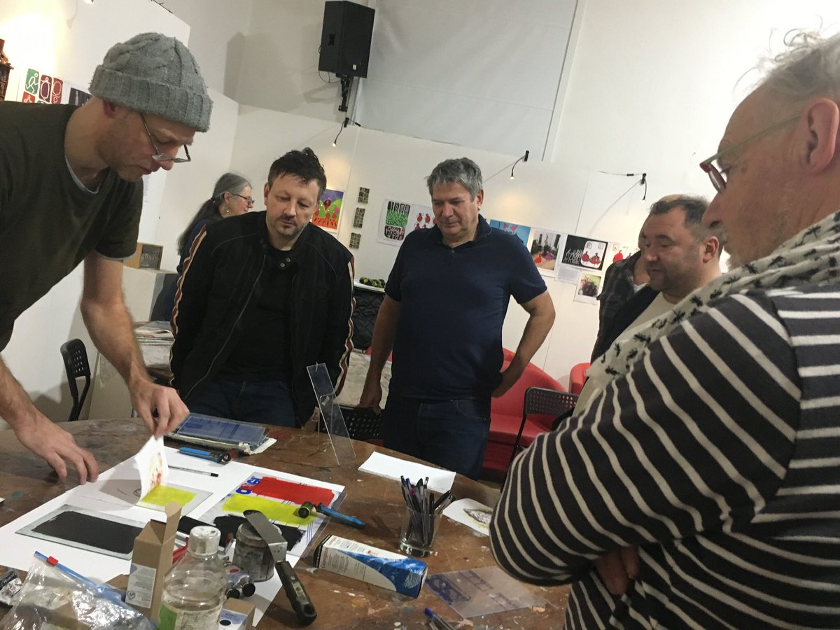 GoCreateTaunton's tweet photo. Great introduction to #monoprint by @adgros last night at #CreativeClub #Taunton #artists #southwest #creativeeorkshops #artistnetworking #learningnewskills #printing #collaboration https://t.co/byAFLIBT6n