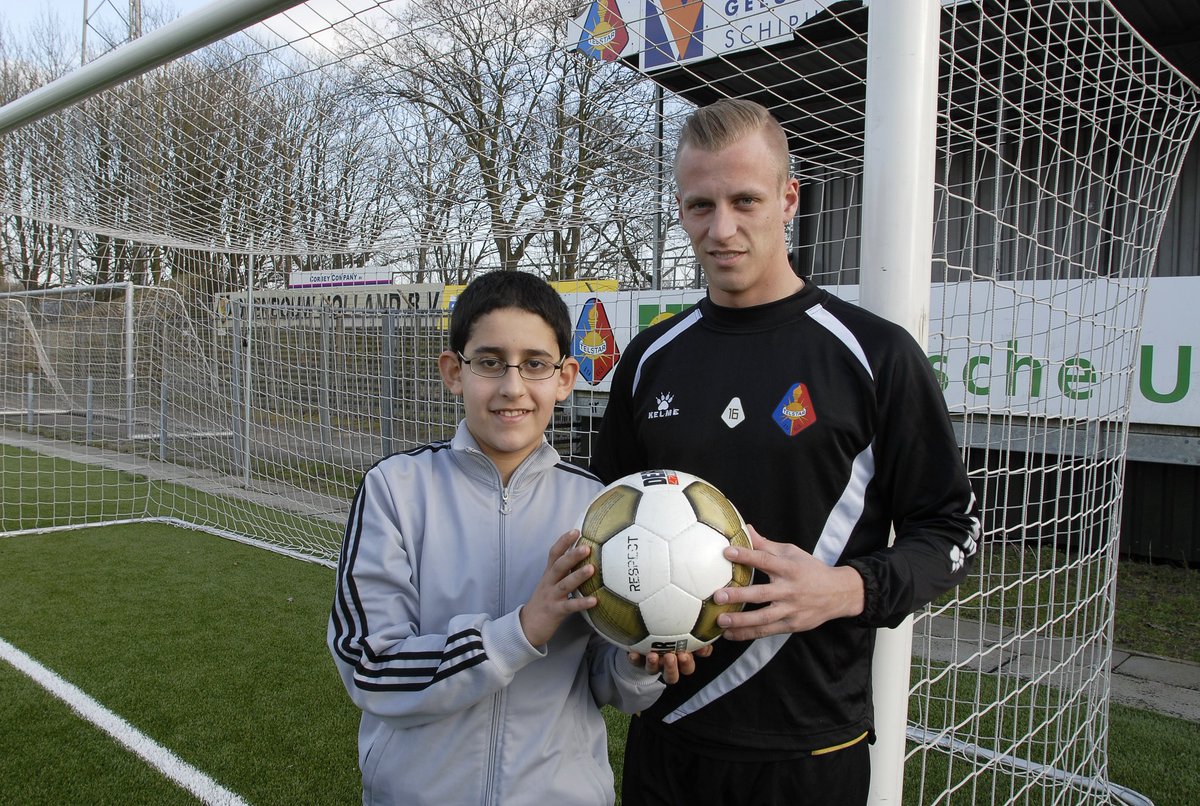 Heeft u al op ons mentorprogramma <a href="/SchoolscoolNL/">School's cool Nederland</a>'s gestemd? Vandaag laatste dag! Dan maken we kans op een Appeltje van het @OranjeFonds van koningin Maxima! Dat zou een kroon op ons werk zijn. Klik hieronder 👇 Alvast veel dank! appeltjevanoranje.nl/projecten/scho…