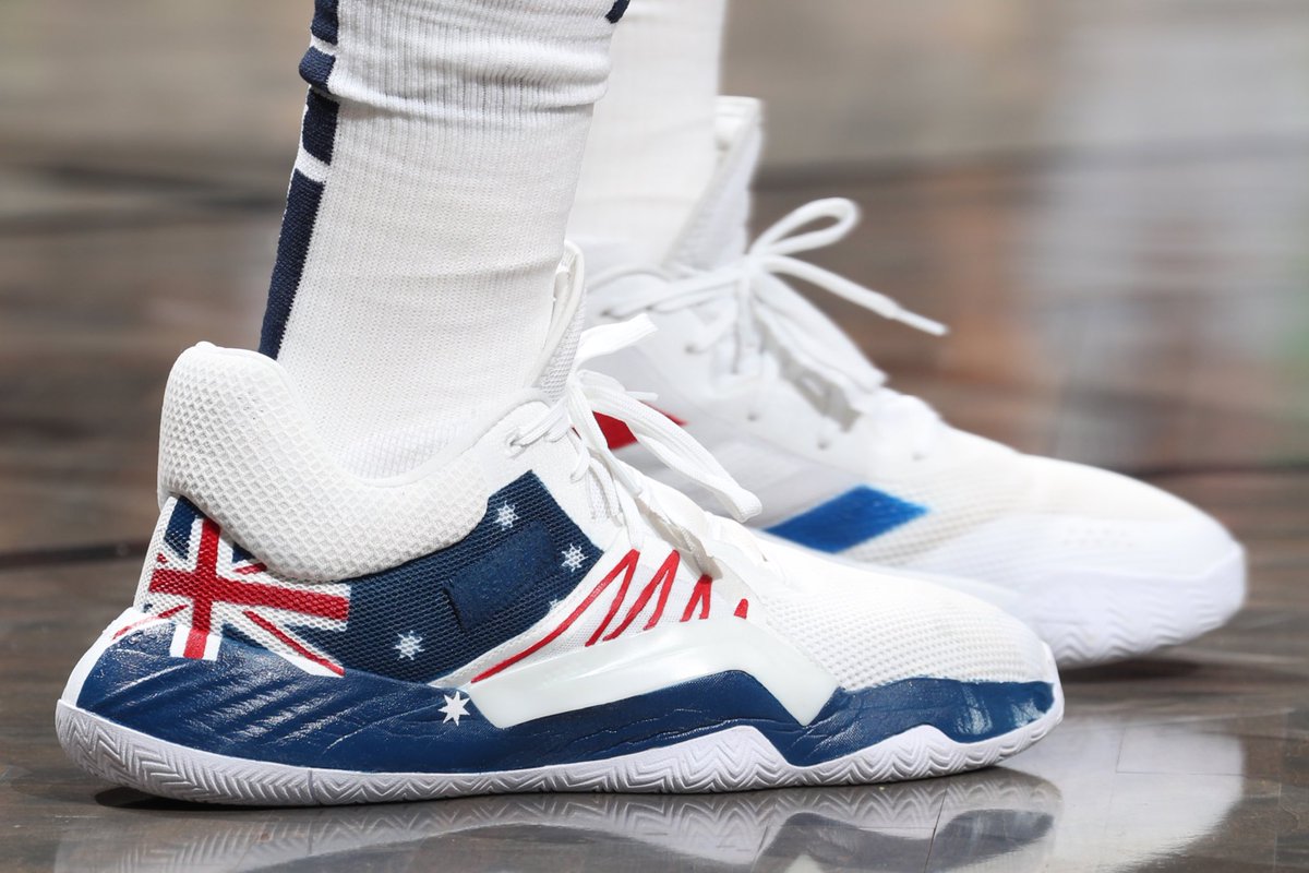 ππΌ @spidadmitchell plans to auction off his custom shoes, with all proceeds going toward relief efforts for the Puerto Rico earthquake and Australia brush fires. #NBAKicks https://t.co/Os3mRjguN0