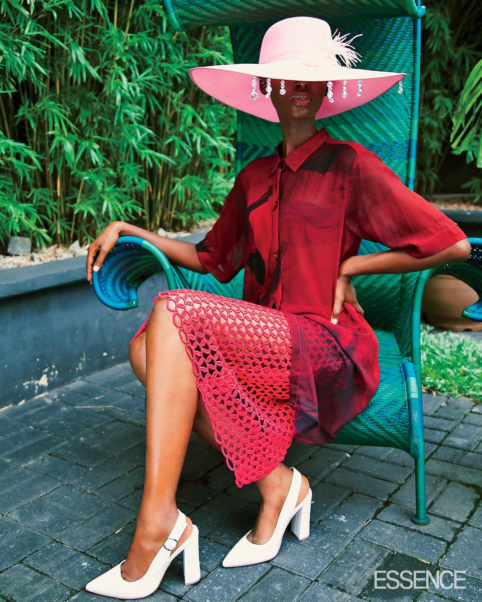 EkowBarnes's tweet image. FAVES ✨✨
For @Essence Jan/Feb Issue in 🇳🇬 Lagos @TheOrangeNerd @jermainebleu @TOKYOJAMESS 
I am yet to get a copy of the issue, but I’m thankful for the love y’all send 🙏🏾🦋. God bless you all ♡♡♡♡ 
Shot by @Acupofmikey Super Grateful Lord! 
#Essence #MagazineSpread #Lagos