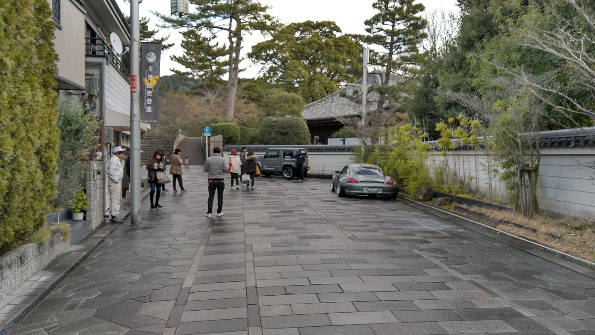 nobusan1000's tweet photo. 宇治のスタバの近くでカースタイルのデモカー撮影してた❗
東京オートサロンに出てたレイズのオリジナルサイズTE37いいね👍
#カースタイル
#ジムニー 
#300ps https://t.co/z7wCIT1cDw