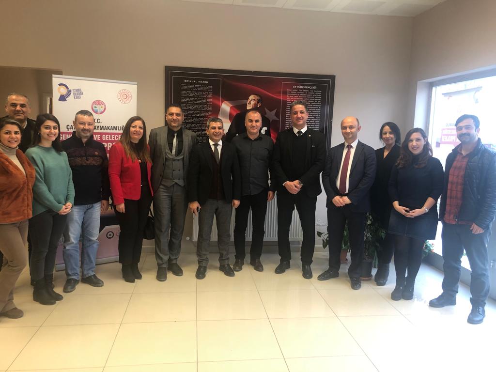 cabaderm's tweet photo. Kuzey Kıbrıs Türk Cumhuriyeti, Milli Eğitim Bakanlığı İlköğretim Dairesi Müdürü Sayın Hakkı Başarı ve ekibi ÇABADERM'i ziyarette bulunarak gerçekleştirilen faaliyetler ve projemiz hakkında bilgi almışlardır. Ziyaretlerinden dolayı teşekkür ederiz. https://t.co/8yxmBjQOVh