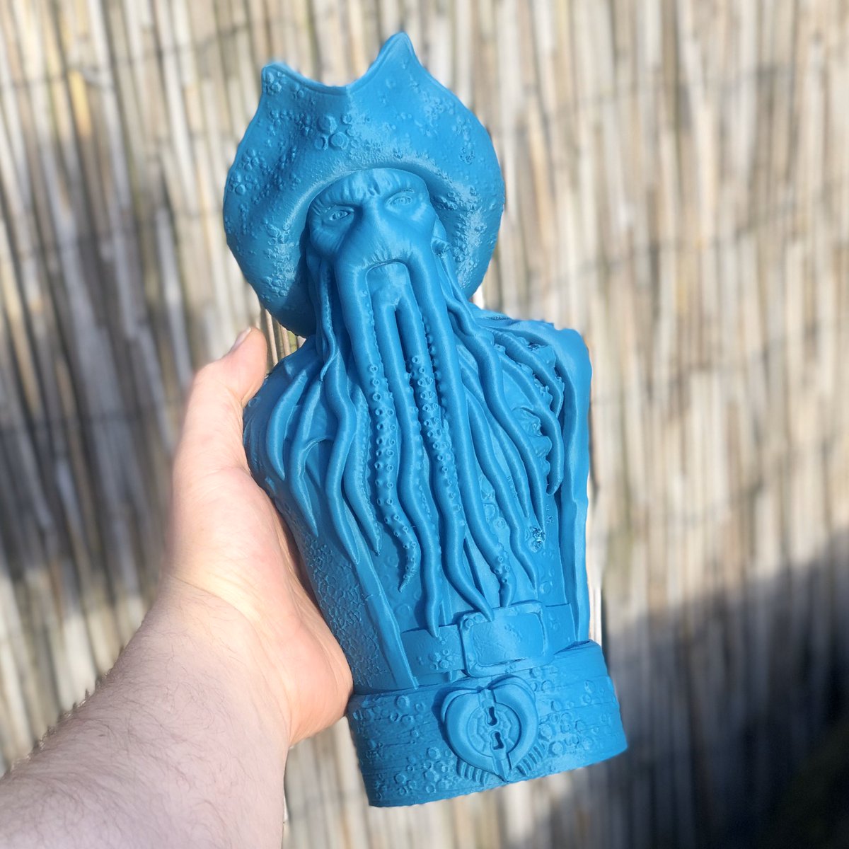 FilamentFrenzy's tweet photo. I missed my delta so much ๐ maintenance day proved to be a winner!
275mm tall Davy Jones an amazing sculpt packed with detail by @fotismint
Printed on @anycubic3dprint delta at 0.15mm layer heights in @filamentive matte blue PLA with #PrusaSlicer https://t.co/AR7cuxCGJq