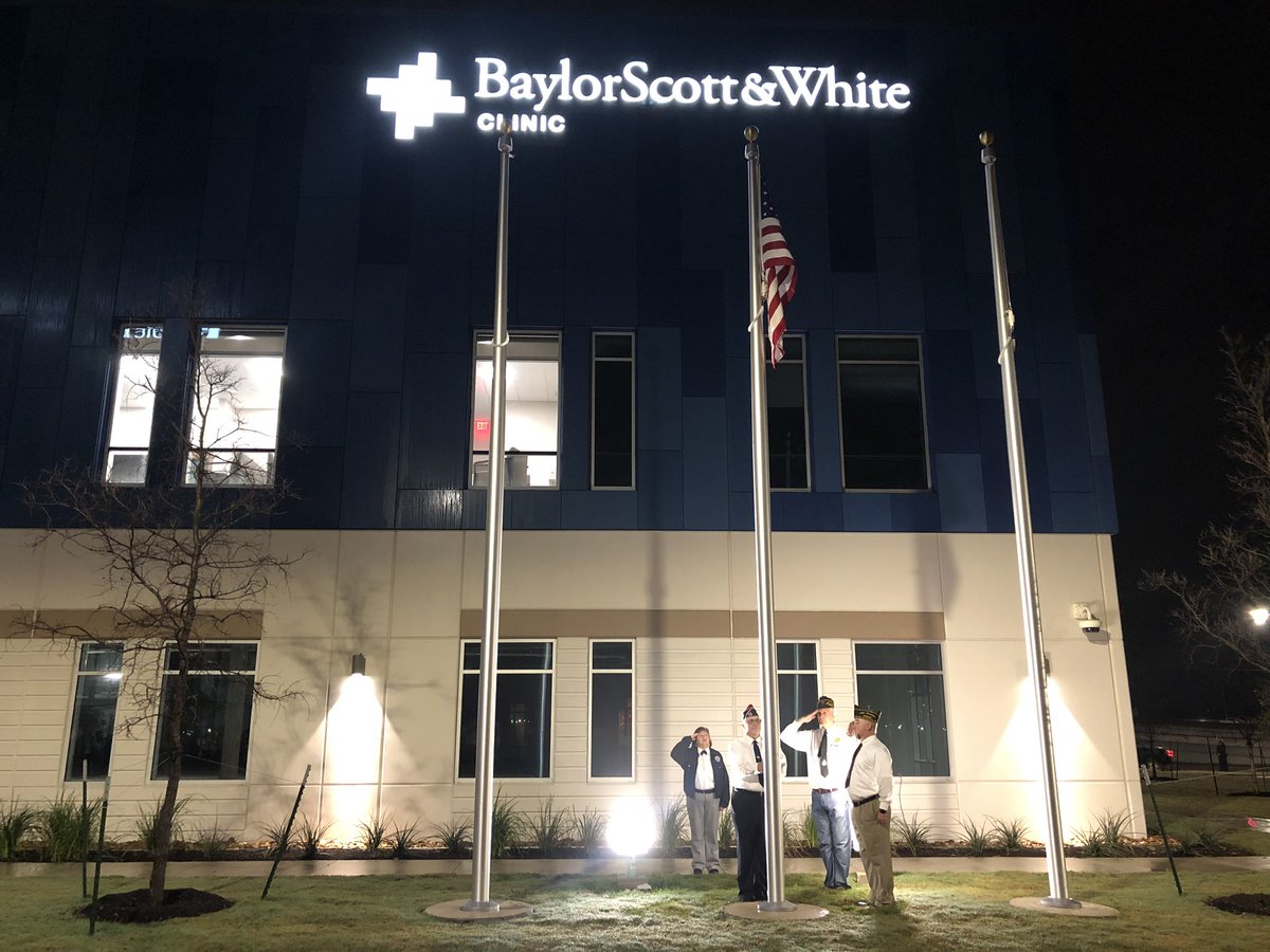 ChristyM_TX's tweet photo. It’s OPEN! 🩺 @bswhealth_ATX opened its first hospital in the Austin city limits 🏥 It offers 24/7 emergency and inpatient care, intensive care, and surgical and diagnostic services. - This morning employees blessed hands and officially raised the flag on the new facility https://t.co/iRAXBUDhg9