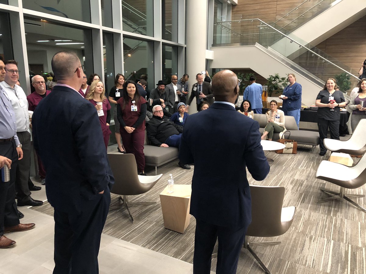 ChristyM_TX's tweet photo. It’s OPEN! 🩺 @bswhealth_ATX opened its first hospital in the Austin city limits 🏥 It offers 24/7 emergency and inpatient care, intensive care, and surgical and diagnostic services. - This morning employees blessed hands and officially raised the flag on the new facility https://t.co/iRAXBUDhg9