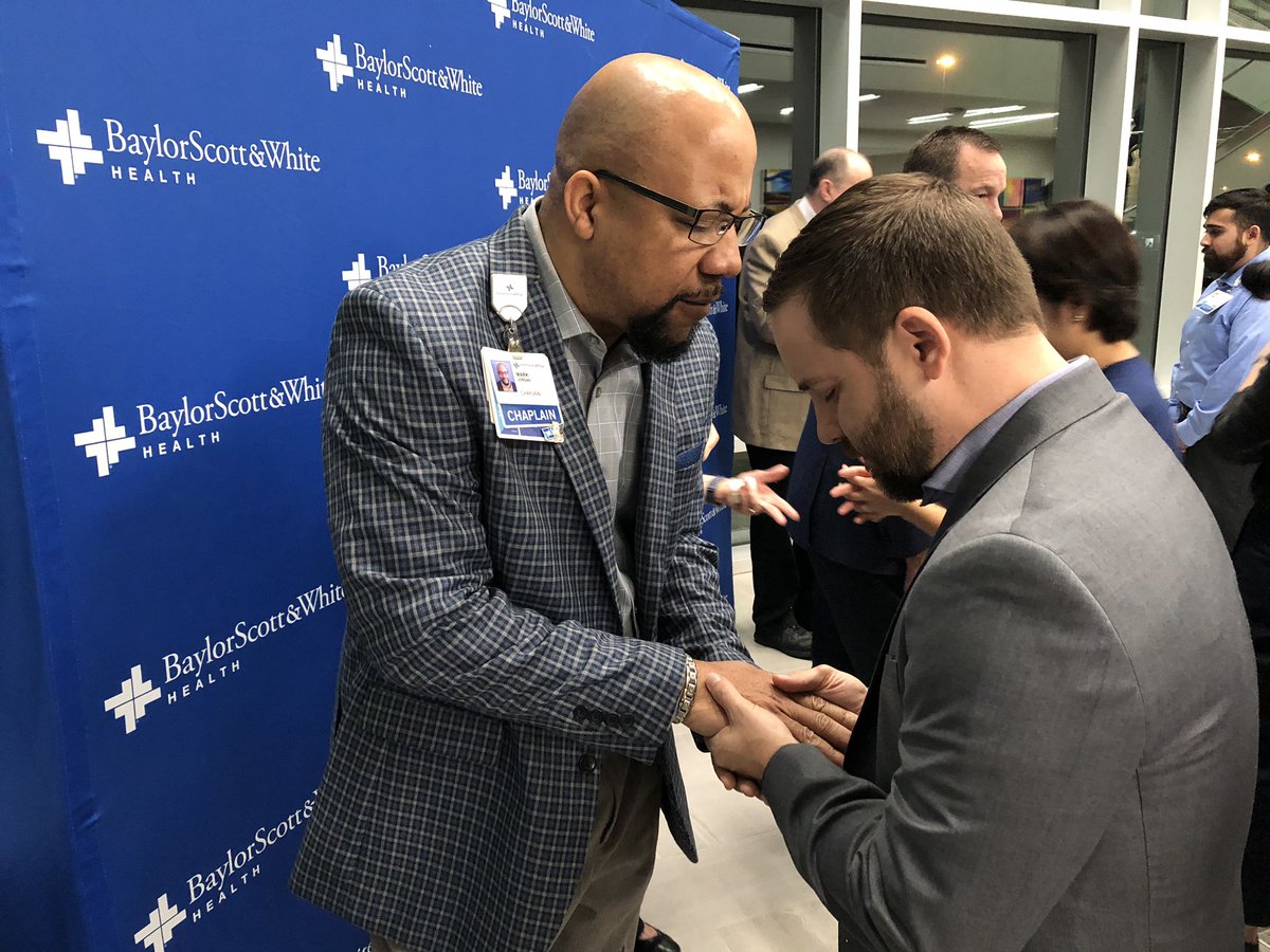 ChristyM_TX's tweet photo. It’s OPEN! 🩺 @bswhealth_ATX opened its first hospital in the Austin city limits 🏥 It offers 24/7 emergency and inpatient care, intensive care, and surgical and diagnostic services. - This morning employees blessed hands and officially raised the flag on the new facility https://t.co/iRAXBUDhg9