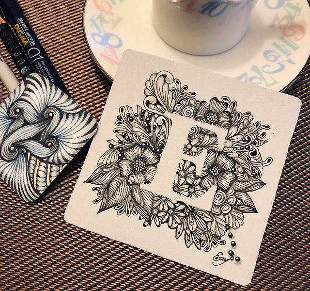 Emiko_K_28's tweet photo. #zentangle #graytile #tangle #pendrawing #patternart #embeddedletters #illastration #relaxation #meditation #ゼンタングル #グレータイル #パターンアート #ペン画 #イラスト #タングル #リラックス #マインドフルネス https://t.co/1czoLVCJCQ https://t.co/4iwgUN74a8