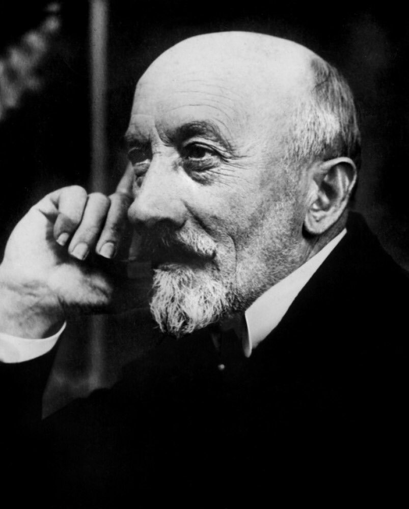  #LesCinéastesDuHangarRangée 9190 - GEORGES MÉLIÈS8 décembre 1861 - 21 janvier 1938(France)- Escamotage d’une dame au théâtre Robert-Houdin (1896)- Le Manoir du Diable (96)- Le Voyage dans la Lune (02)- Le Voyage à Travers l’Impossible (04)- À la conquête du pôle (12)