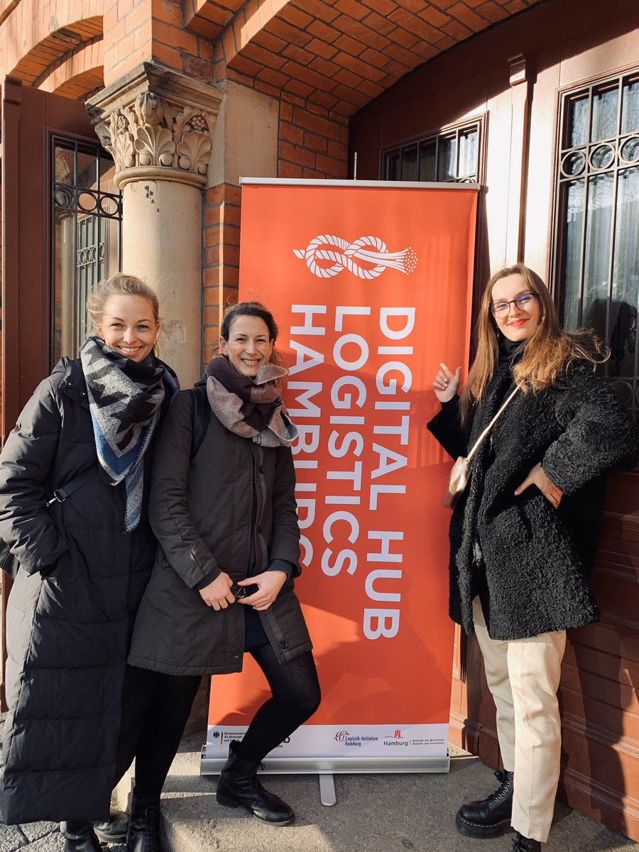 smartsystemshub's tweet photo. #Kickoff zur diesjährigen #Pitchnight des @BMWi_Bund @rcktcom @DigiHubLog https://t.co/IIuiMFzObD