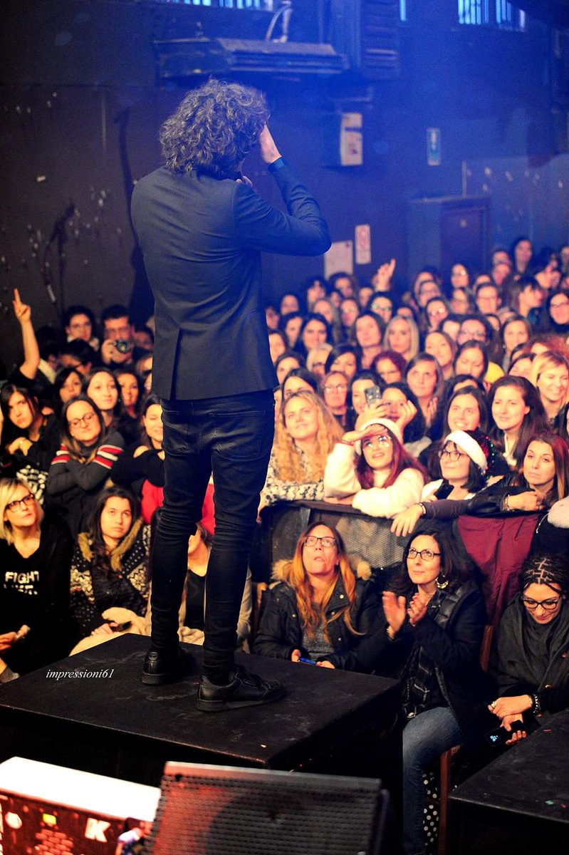 nuccialupetta's tweet photo. Una giornata bellissima passata tra attesa risate e lacrime di emozione, tutto questo è stato il raduno per me ❤❤ #ErmalMeta #4radunodeilupidiermal #unmesedalraduno #Bari #demodeclub @famedalupi https://t.co/nZ7tXYQ5Q8