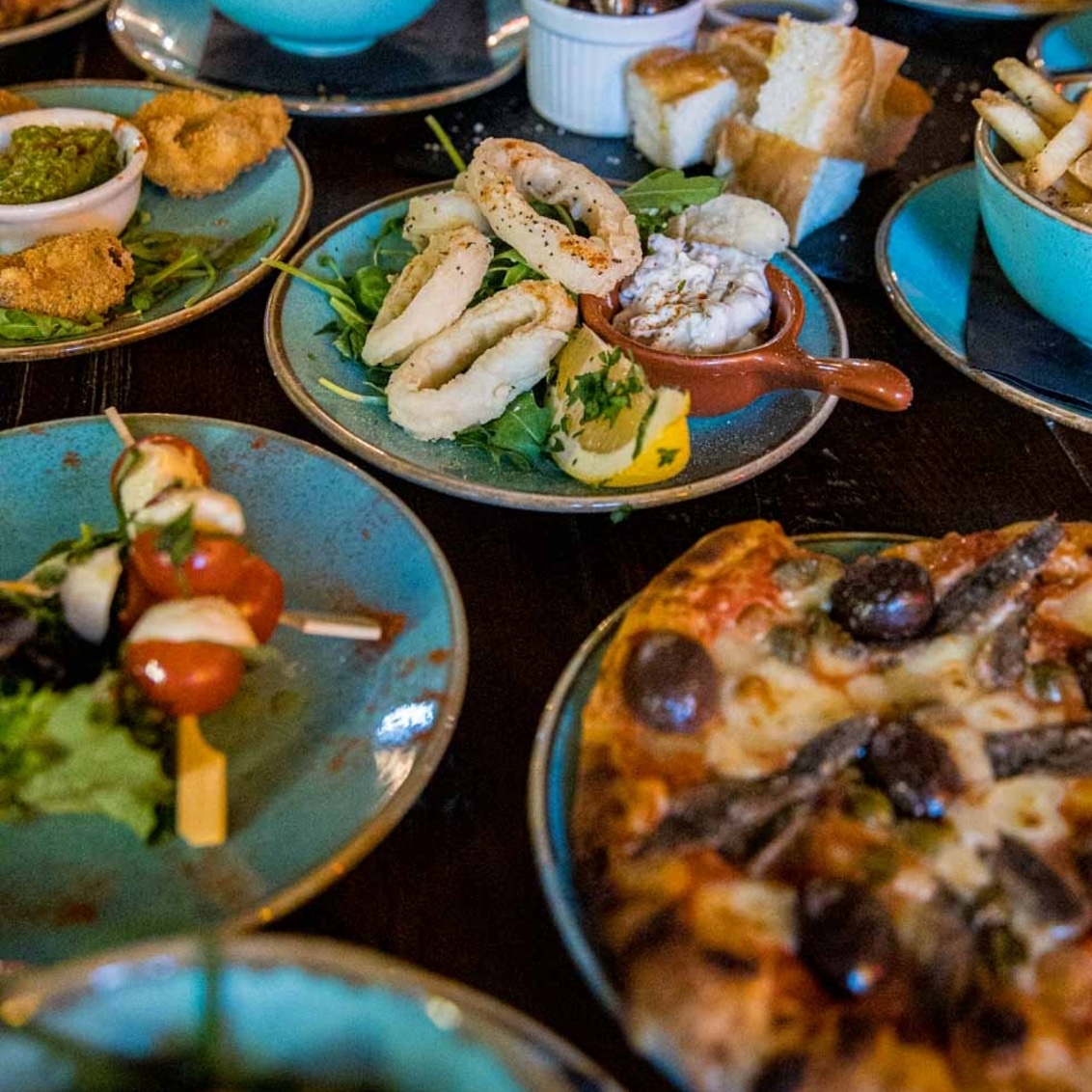 Happy #Wednesday everyone 🇮🇹🇮🇹

for a real and authentic #italian fix why not join us today for #cicchetti #pizza #pasta and our mouthwatering #steak &amp; #chicken mains. 

Our #Cocktails are perfect for rounding of the day and 2 for 1 between 5 &amp; 7pm daily 

to Share is to care