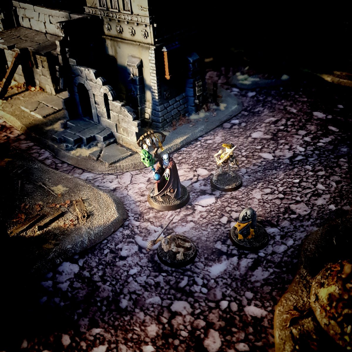 WarbossKurgan's tweet photo. #TheHarrowmarkTwistedOak Warcy campaign - session zero.
#TheHarrowmark scenery and lighting set up. ๐๐ค
#TheRotmoons are already exploring. ๐ https://t.co/Sp04LeFFnP