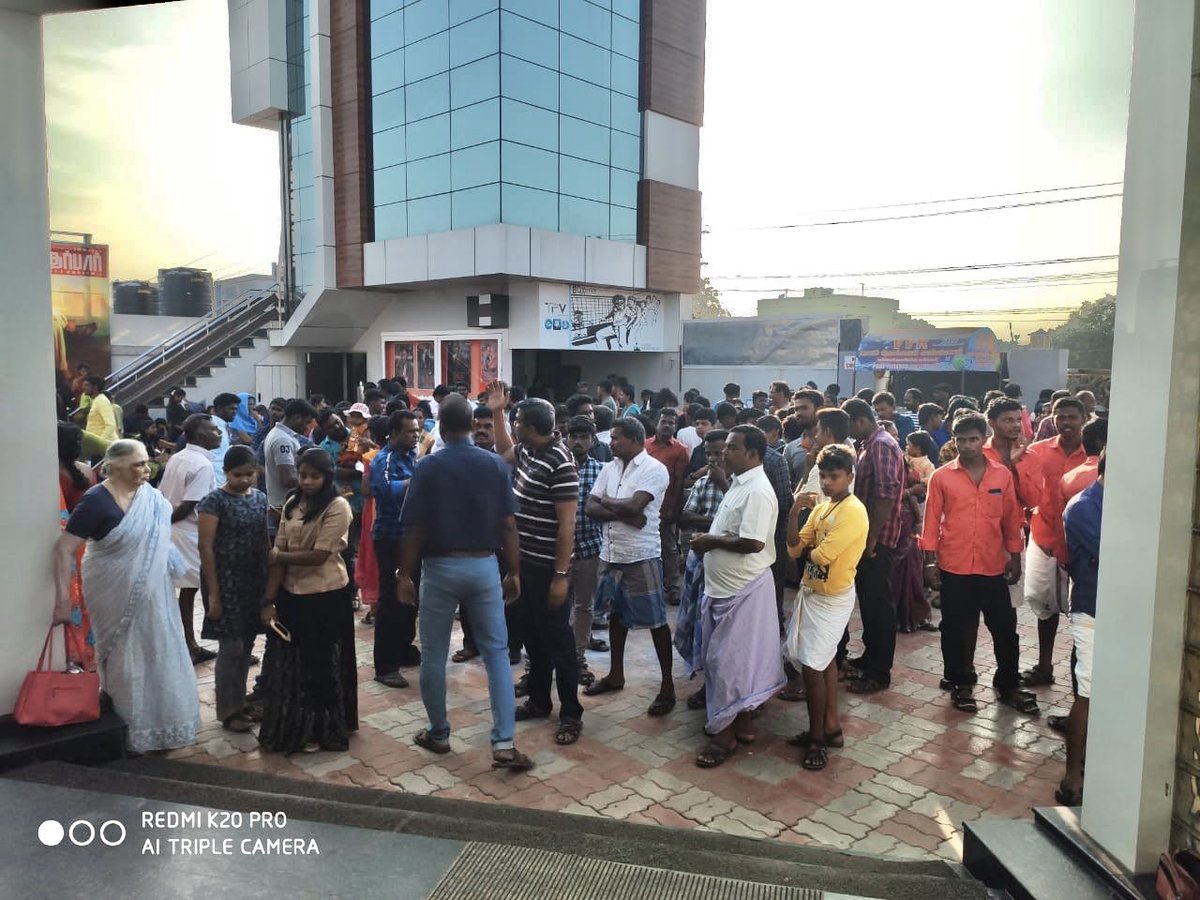 Raana_Official's tweet photo. Housefull shows for both #Darbar and #Pattas 🔥
Audience celebrating #PongalFestival by watching both the movies 💥
#DarbarAtTPVMultiplex https://t.co/JAzMKxOOhu