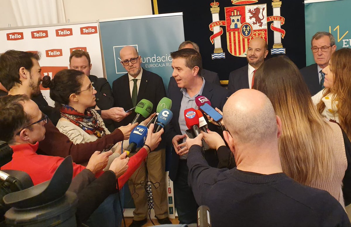 dipualba's tweet photo. Nuestro presidente, @santicenizate, acompaña a la @FundacionECR, @PoliciaN de Albacete y al Grupo #TelloAlimentación, a la entrega de un #ChequeSolidario (más de 19.000€) a @AspronaAlbacete y a @CruzRojAlbacete, con los fondos de la #ICarreraSolidaria organizada en octubre 👏 https://t.co/zZsLuP49ZQ