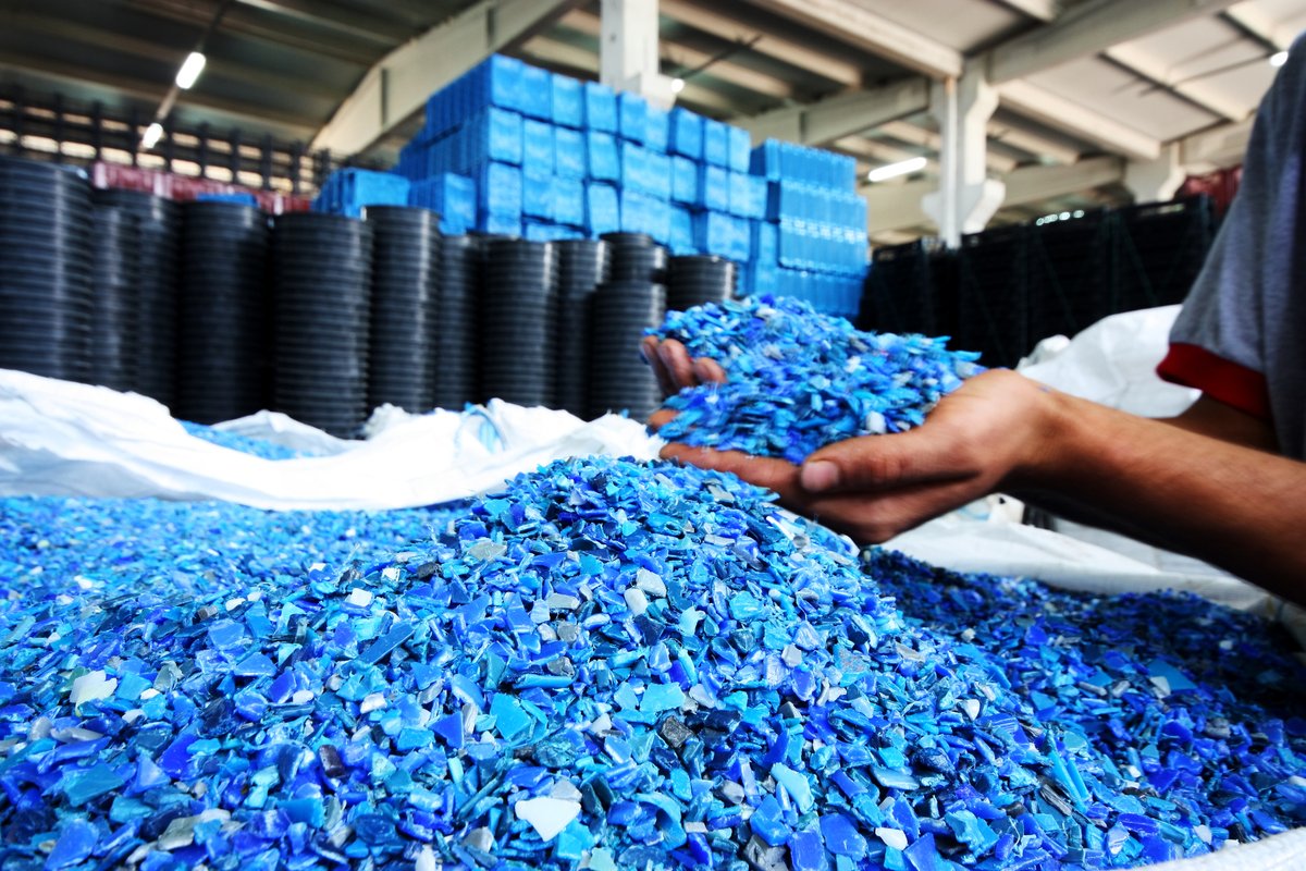 Consumers_Int's tweet photo. According to @UN, @NatGeo and @1millionwomen data...

🌽We waste 1.3 billion tonnes of food annually
🚰 We buy 1 million plastic bottles every minute
🎽 We consume 80 billion clothing items annually

It's time to fix a broken system #SustainableConsumer (1/2) https://t.co/n0DPwOdZAM