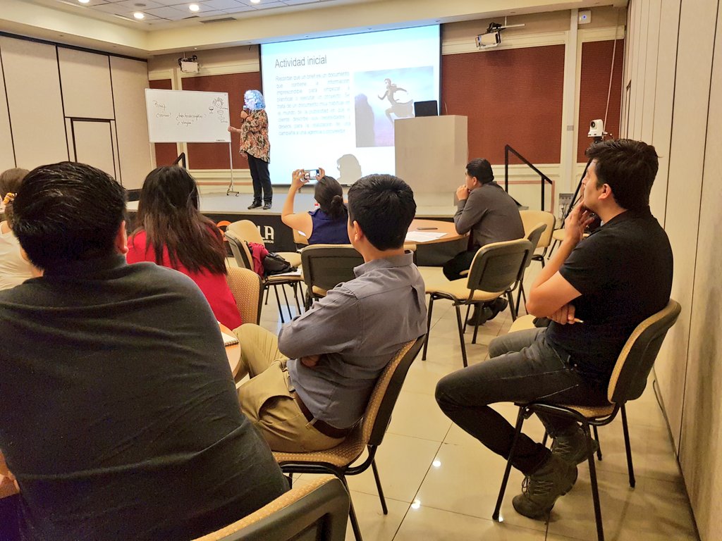 AnaHenriquez's tweet photo. @FeduUdla  realiza Taller de habilidades comunicativas en la formación inicial docente #UDLA.
Taller dictado por la profesora Marisol Velasquez.

@FeduUdla @UDLA_CL #Pedagogía #Educación #SerProfesor #SerProfesora https://t.co/eEA4V7nbHC