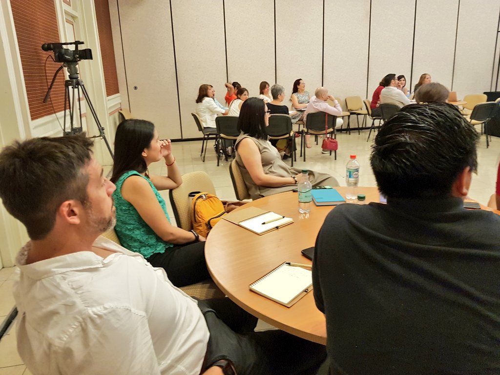 AnaHenriquez's tweet photo. @FeduUdla  realiza Taller de habilidades comunicativas en la formación inicial docente #UDLA.
Taller dictado por la profesora Marisol Velasquez.

@FeduUdla @UDLA_CL #Pedagogía #Educación #SerProfesor #SerProfesora https://t.co/eEA4V7nbHC