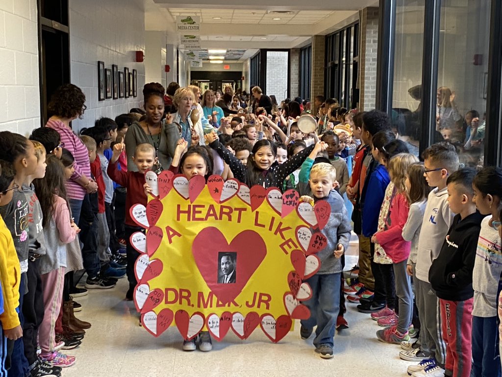 lwesprincipal's tweet photo. What a great unity parade our K students put on today in honor of Martin Luther King Jr.’s birthday!! ❤️#lwesgators @FultonCoSchools @FultonNWLC @mshowardedu @BO1LER11 https://t.co/ggiZ5PVVrx